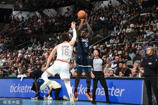 球迷们对比 球迷们对比